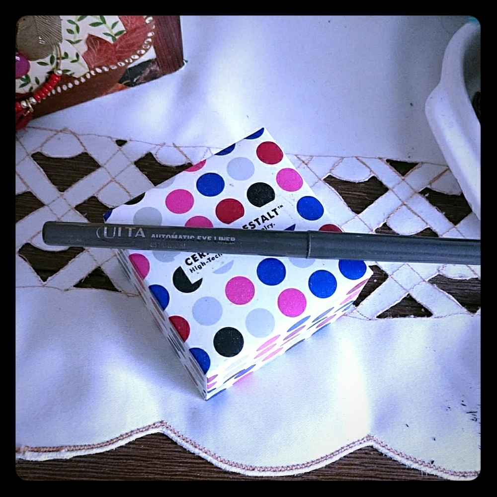 Grey automatic eyeliner